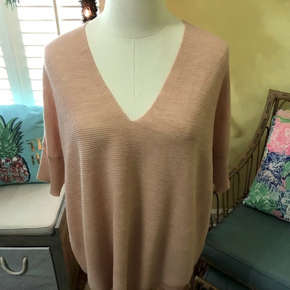 Eileen Fisher Fine Merino Wool Top Petal Size S/P 26” x 25” - Picture 2 of 5